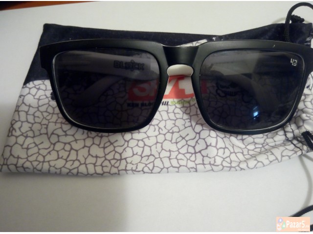 Продавам два пара наочари за сонце Ken Block, малк