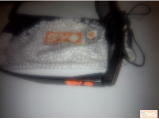 Продавам два пара наочари за сонце Ken Block, малк