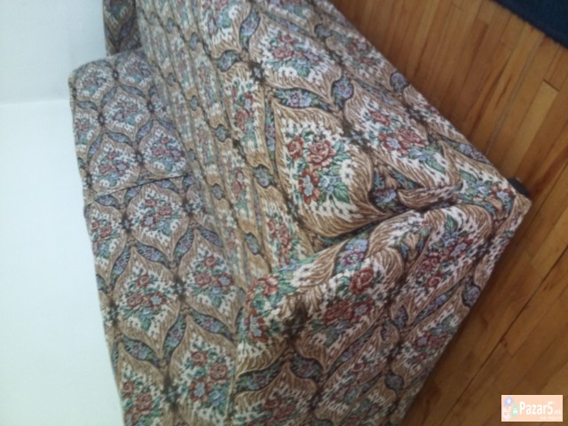 Се продава кауч