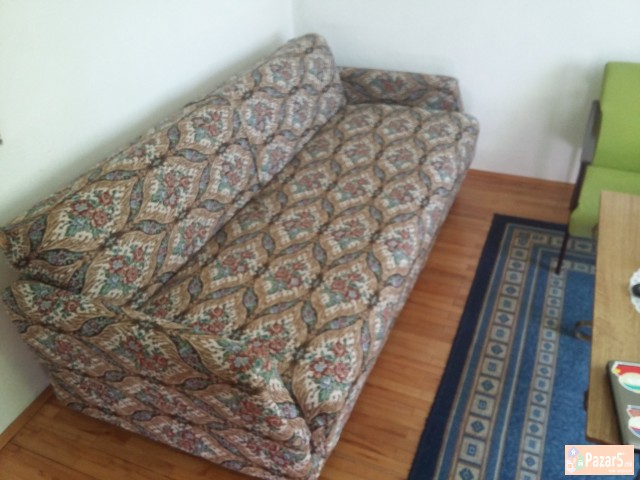 Се продава кауч