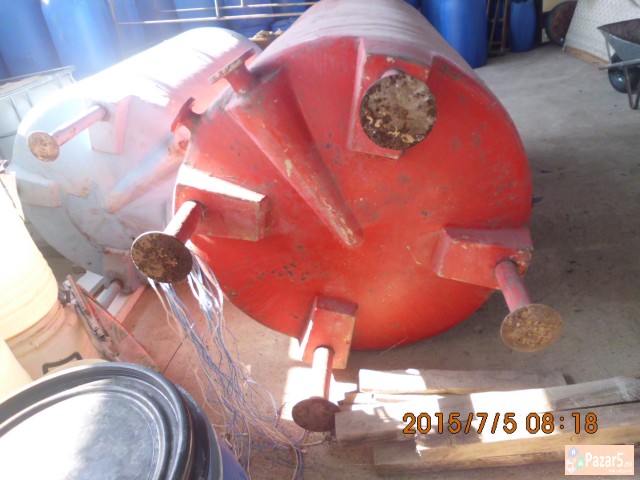 Prodavam Poliesterski Rezervoari