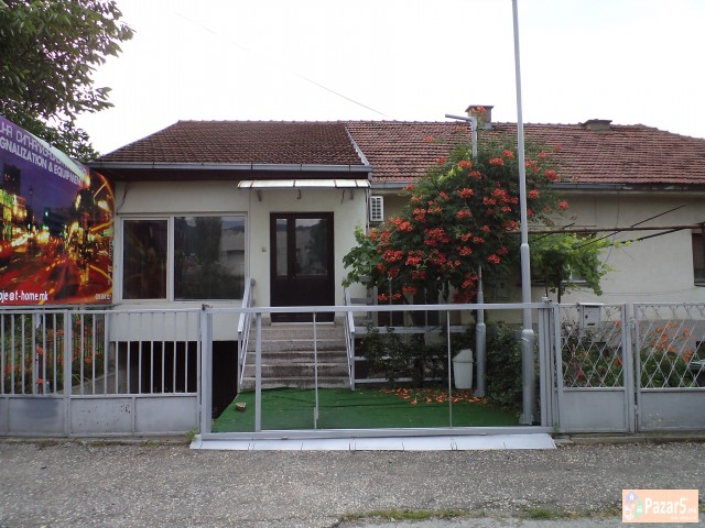 ЌУКА СО ДЕЛОВЕН ПРОСТОР