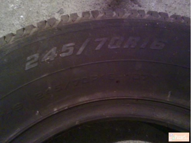 Prodavam Zimski Gumi Za Terensko Vozilo