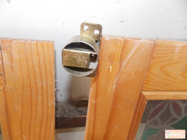 Продавам прозори