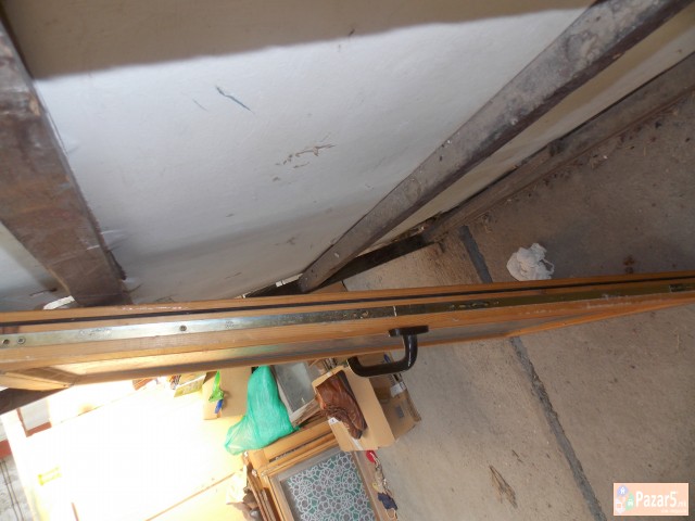 Продавам прозори