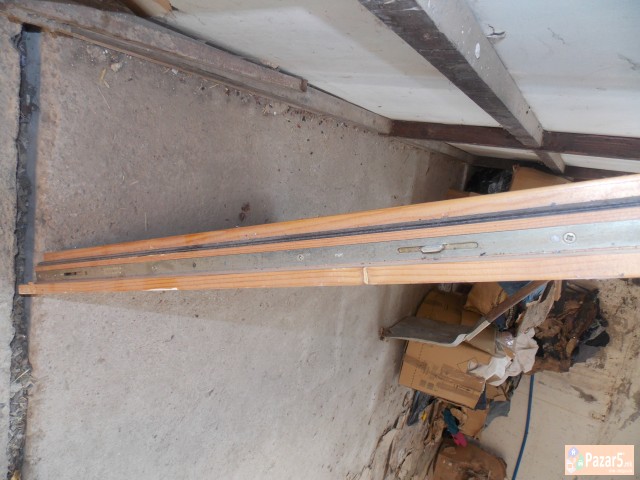 Продавам прозори