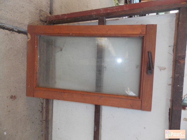 Продавам прозори