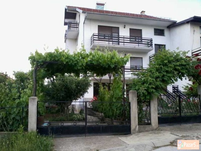 ПРЕКРАСНА КУЌА ПОД  ИТНО