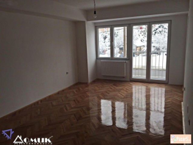 Domik Izdava Deloven Prostor Vo Taftalidze