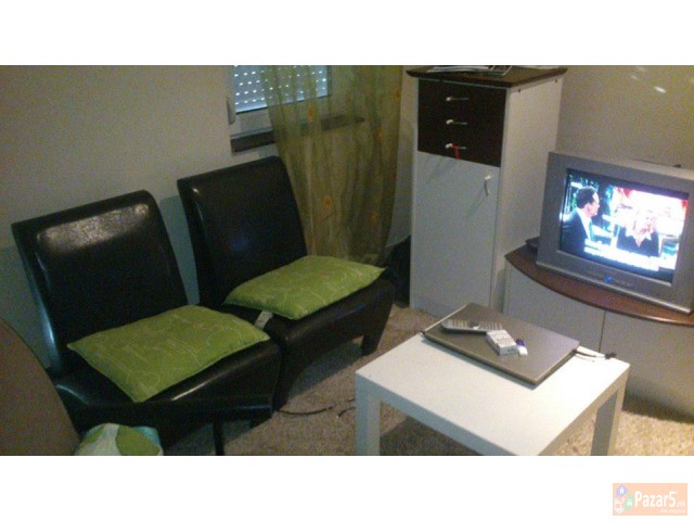 Izdavam Nova Trokrevetna Garsonjera Vo Centarot Na