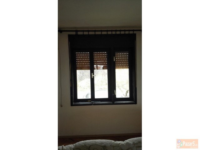 Prodavam Prozori Dosta Socuvani