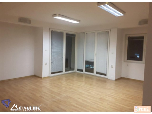 Domik Izdava Deloven Prostor Kaj Univerzalna Sala