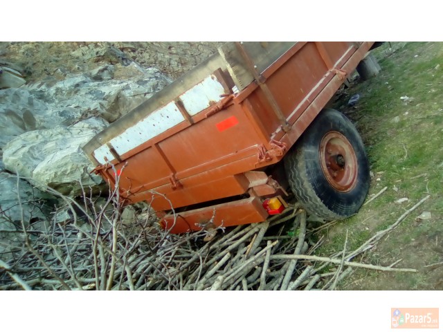 Prikolica Za Traktor So Dokumenti I Aparat Za Zava