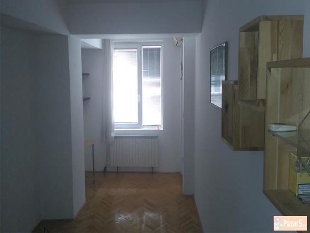 Se Izdava Prazen Dvosoben Stan Kaj Rampa