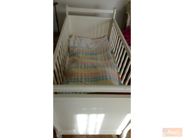 Продавам бебешко креветче