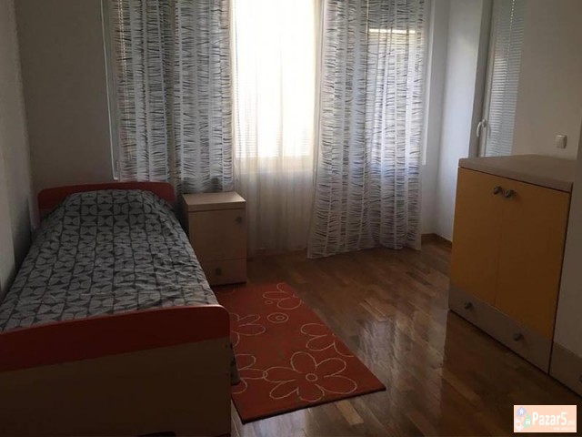 Se Izdava Trosoben Stan Vo Debar Maalo