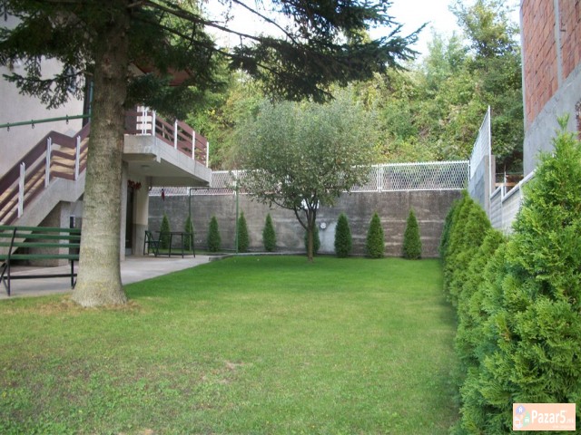 СЕ  ПРОДАВА   КУЌА  ВО  СЕЛО  БАЊАНИ