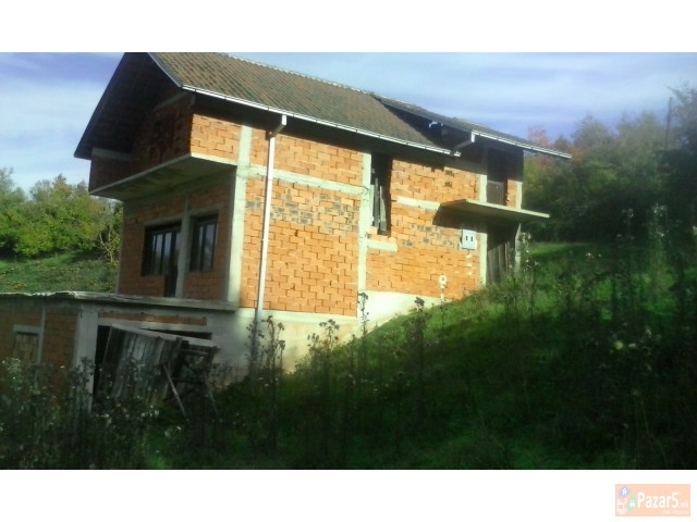 Se Prodava Kuka Vo Selo Karbunica