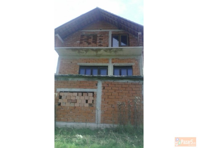 Se Prodava Kuka Vo Selo Karbunica