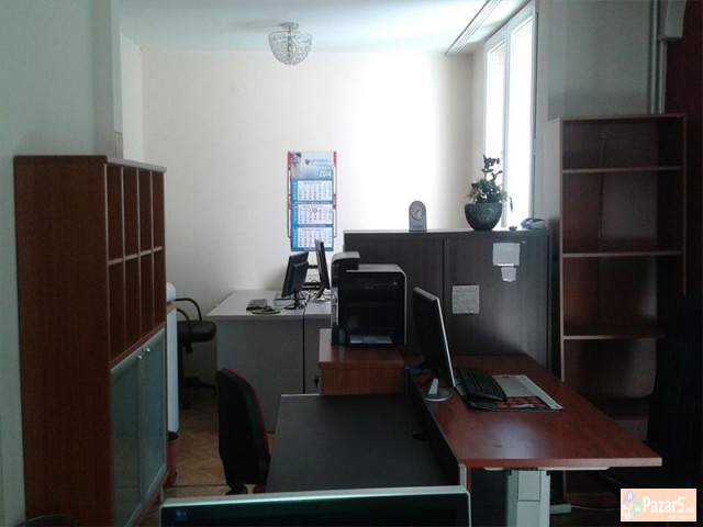 Se Izdava Prazen Stan Vo Centar Za Kancelarii