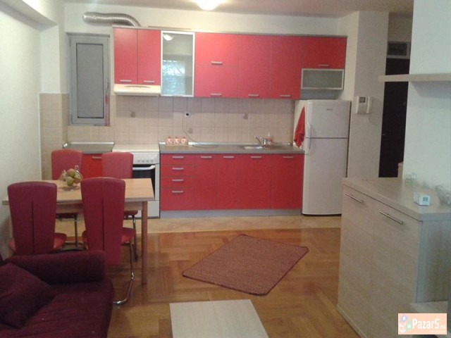 Se Iznajmuva Dvosoben Stan Vo Centar