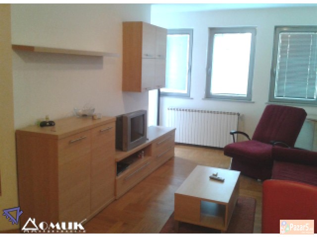 Domik Izdava 2 Soben Nov Stan Pozadi Ramstor