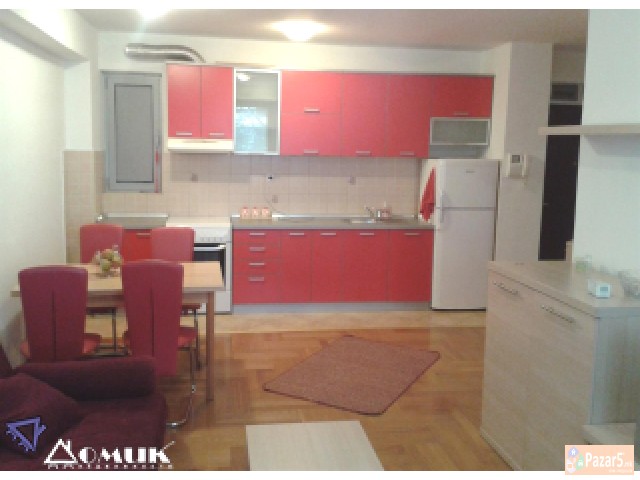 Domik Izdava 2 Soben Nov Stan Pozadi Ramstor