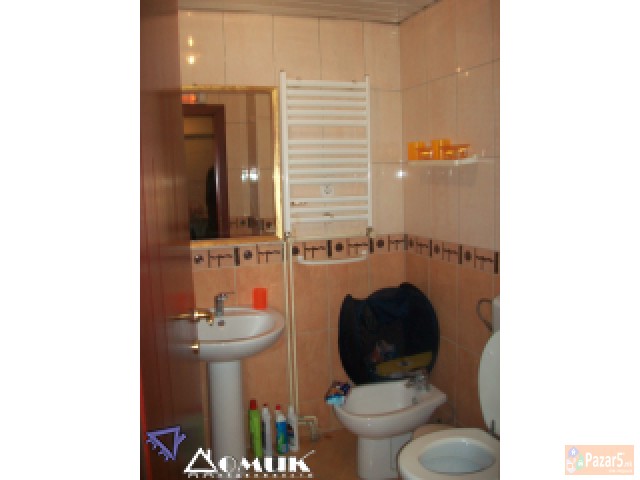 Domik Izdava 2 Soben Nov Stan Pozadi Ramstor