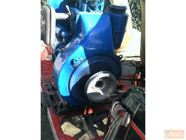 Se Prodava Masina Za Secenje Drva Se Gleda Na Slik