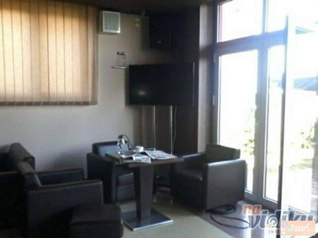 Se Bara Devojka Za Rabota Vo Kafeterija