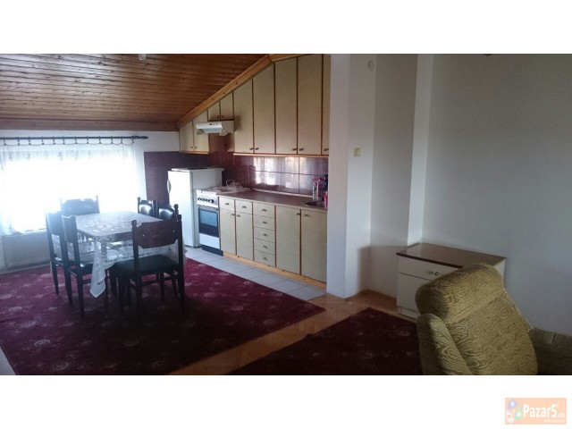 Se Izdava Sprat Od Kuka