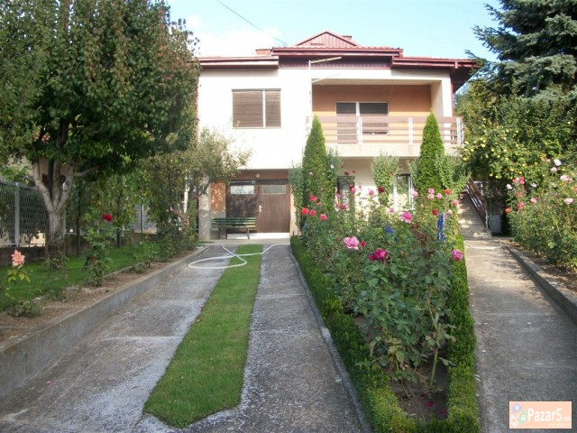 СЕ  ПРОДАВА   КУЌА  ВО  СЕЛО  БАЊАНИ 