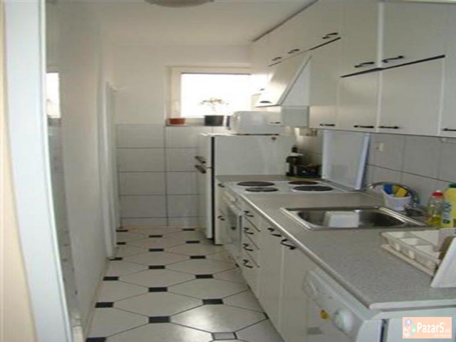 Se Izdava Dvosoben Stan Kaj Univerzalna