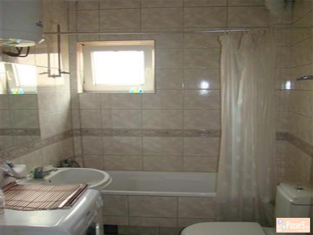 Se Izdava Dvosoben Stan Kaj Univerzalna