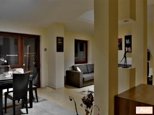 Se Izdava Trosoben Stan Vo Crnice