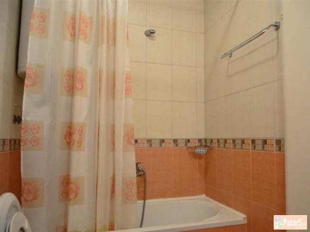 Se Izdava Trosoben Stan Vo Crnice