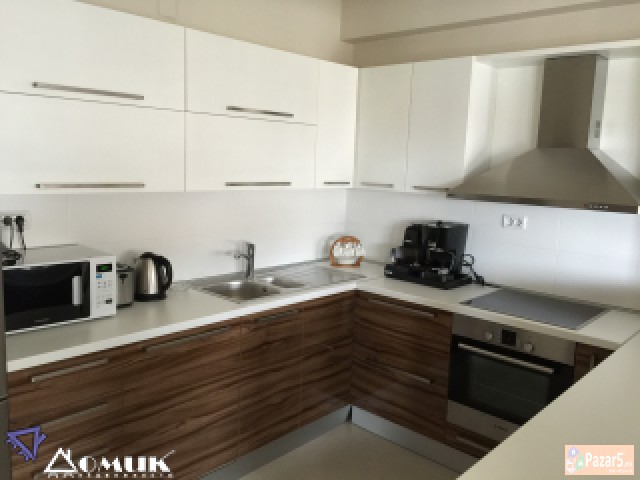 Domik Izdava 4 Soben Luksuzen Stan Vo Crnice