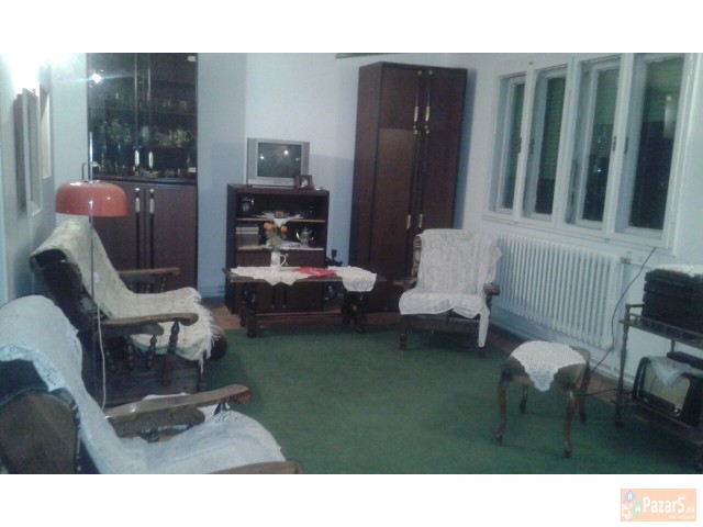 СЕ ИЗДАВА 3-СОБЕН И ГАРСОЊЕРА НА ВОДНО