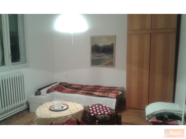 СЕ ИЗДАВА 3-СОБЕН И ГАРСОЊЕРА НА ВОДНО