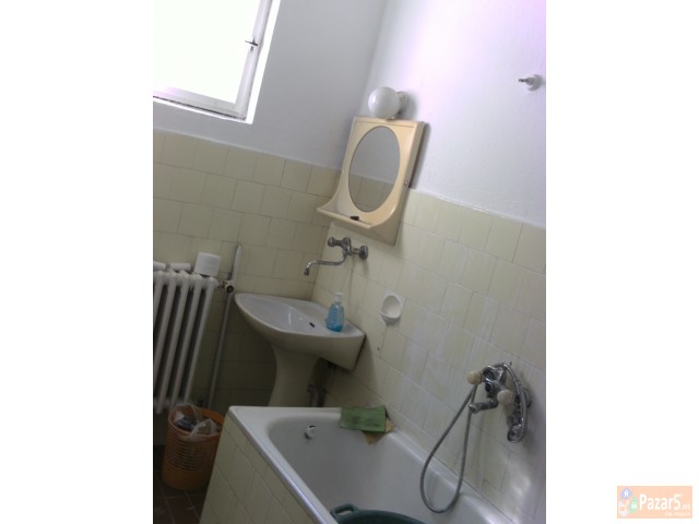 СЕ ИЗДАВА 3-СОБЕН И ГАРСОЊЕРА НА ВОДНО