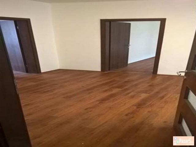 Se Iznajmuva Trosoben Prazen Stan Vo Centar/prolet