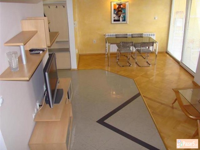 Se Iznajmuva Trosoben Stan Vo Debar Maalo