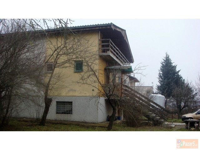 Се продава земјиште и куќа во атарот на с.Ајватовц