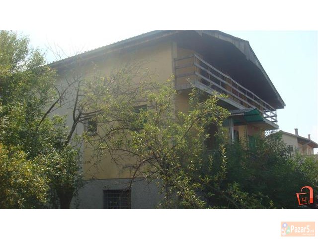 Се продава земјиште и куќа во атарот на с.Ајватовц