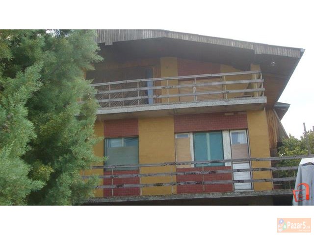 Се продава земјиште и куќа во атарот на с.Ајватовц