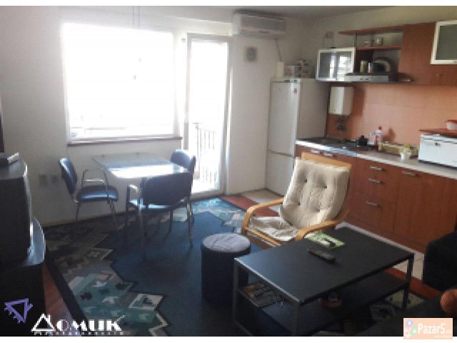 Domik Izdava 3 Soben Namesten Stan Kaj Nova Zelezn