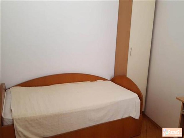 Se Iznajmuva Trosoben Stan Vo Centar