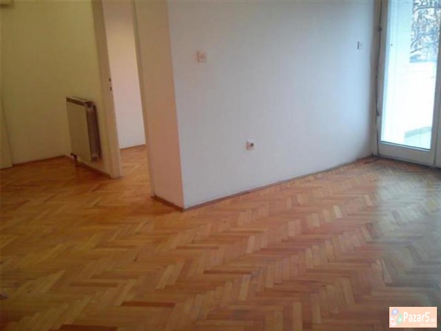 Se Izdava Prazen Stan Vo Novo Lisice