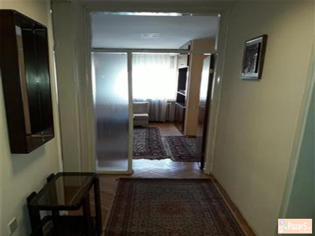 Se Izdava Trosoben Stan Vo Centar