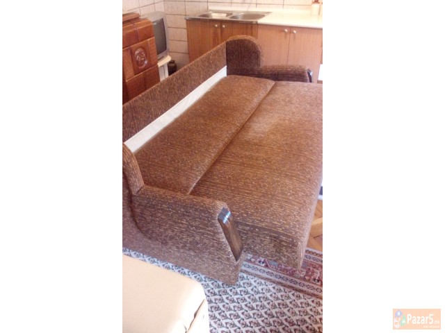 Krevet Nov I Dva Televizora